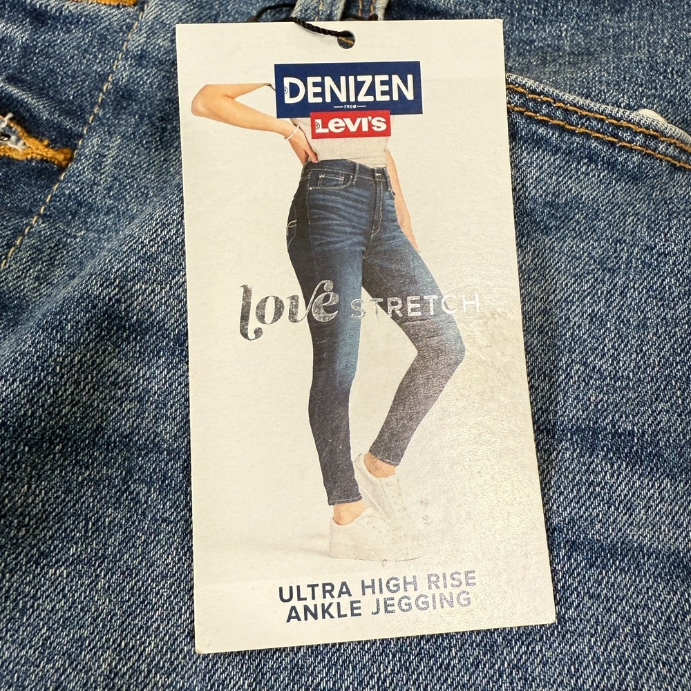 NWT Levi's Dark Blue Jeggings